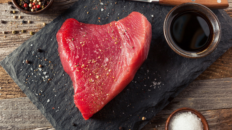 Raw tuna with seasoning