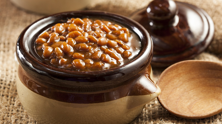 Baked beans with pork 