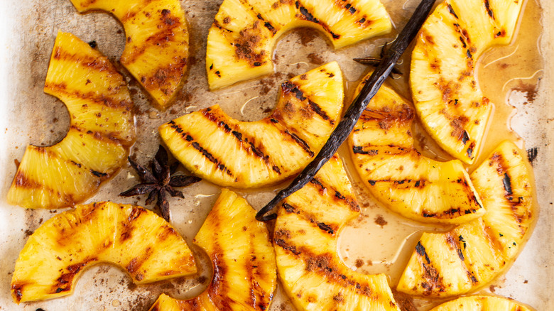 Grilled pineapple with anise 