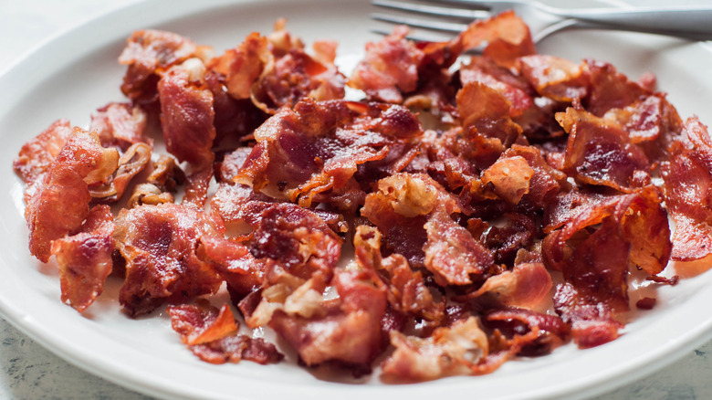 plate of crispy bacon