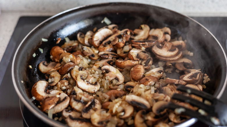 pan of sautéed mushrooms