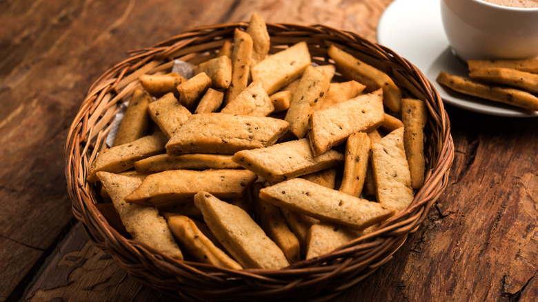 A basket of namakpare