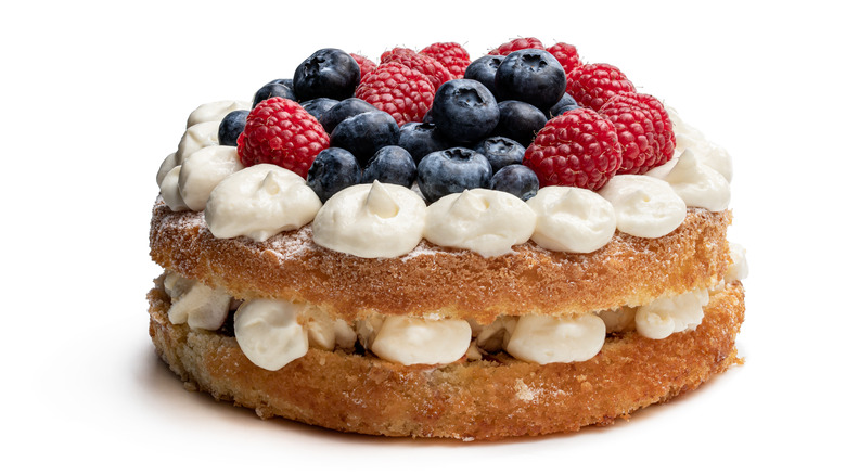 Chantilly cream cake with berries