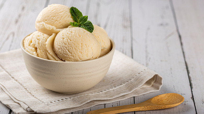 Bowl with ice cream balls