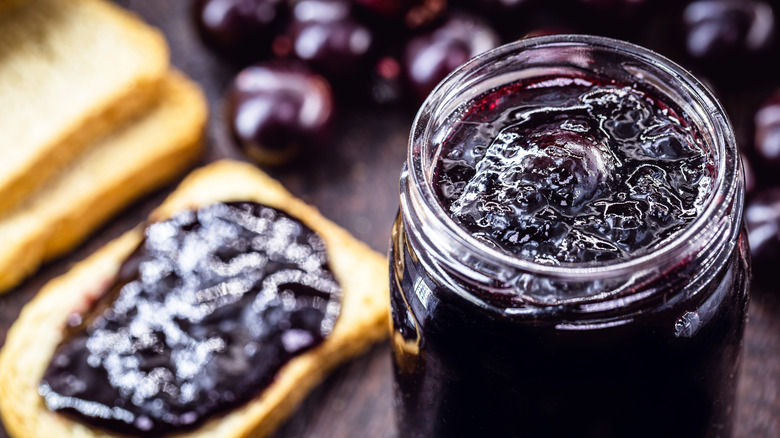 Canned grape jelly