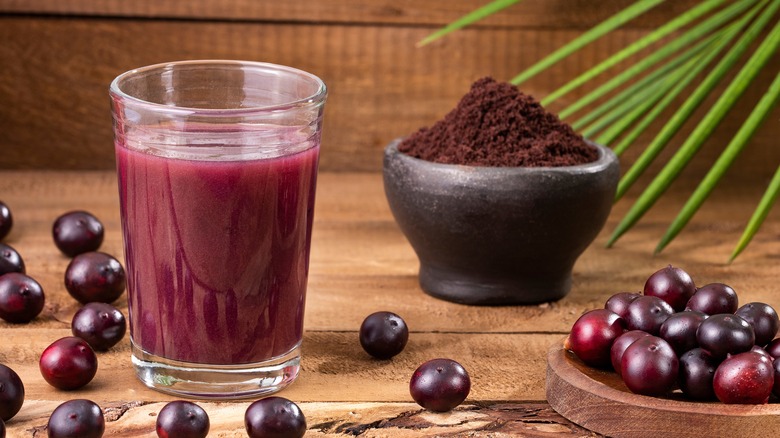 Acai powder in a bowl