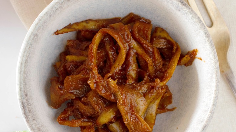 Banana peel pulled pork