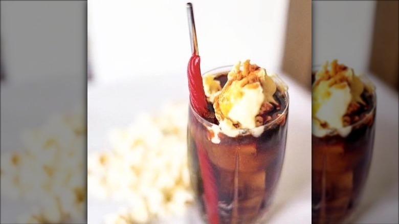 Mixed float with popcorn