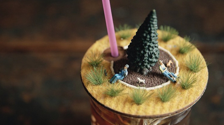 Mini outdoor scenery on drink