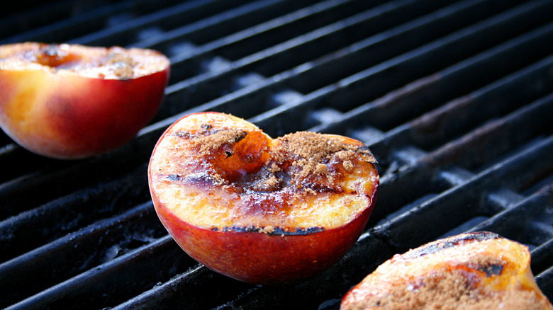 Grilled peaches with brown sugar