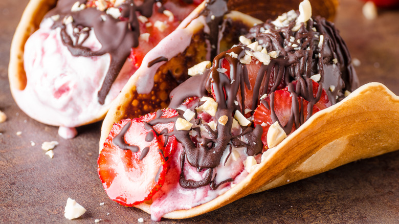 Ice cream dessert tacos