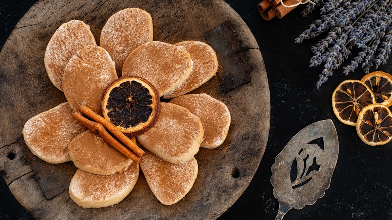 Sagamore Hill sand tarts on wooden plate