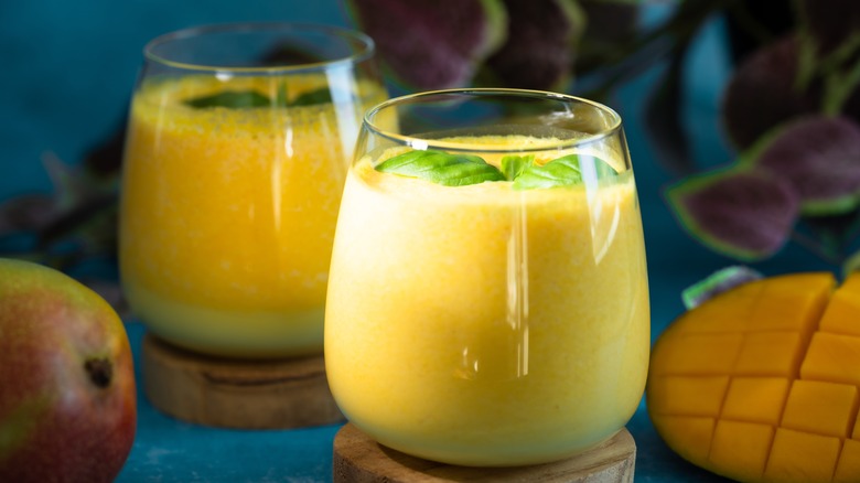 mango smoothie with turmeric