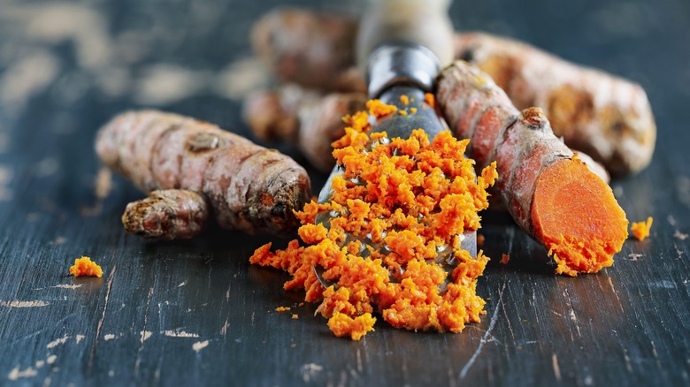 minced turmeric root