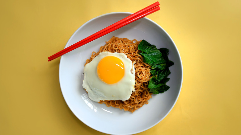 Sunny-side-up eggs with noodles