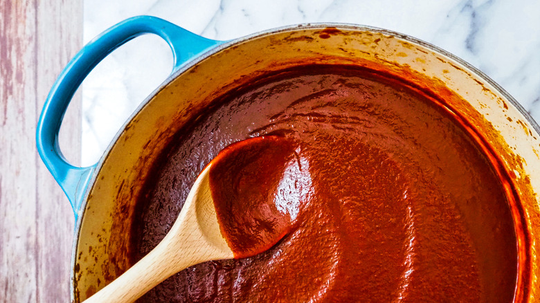 barbecue sauce in Dutch oven