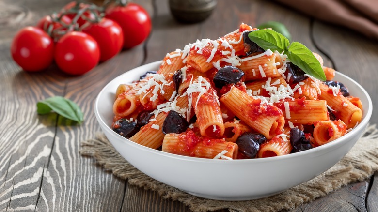 Pasta with tomato sauce 