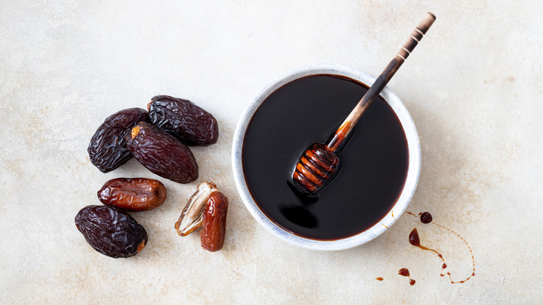 Date syrup in a bowl 