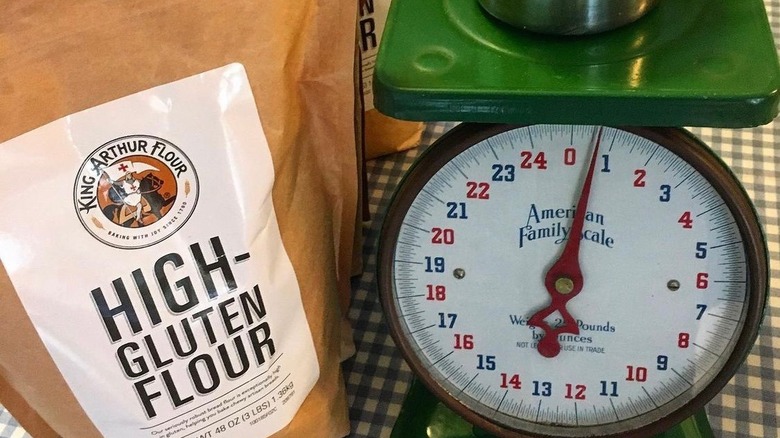 KABC high-gluten flour with scale