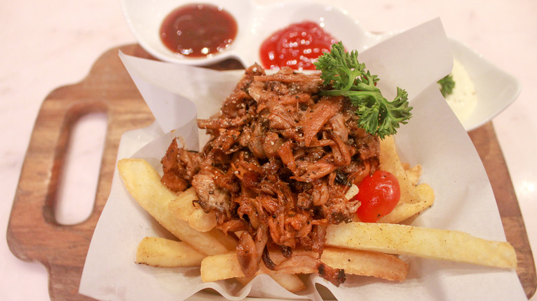 Vegan pulled pork over fries