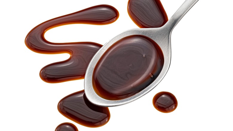 Balsamic vinegar drizzled over spoon