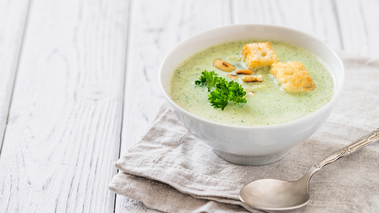 Creamy cashew broccoli soup
