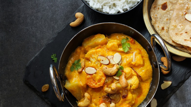 Indian korma with cashews 