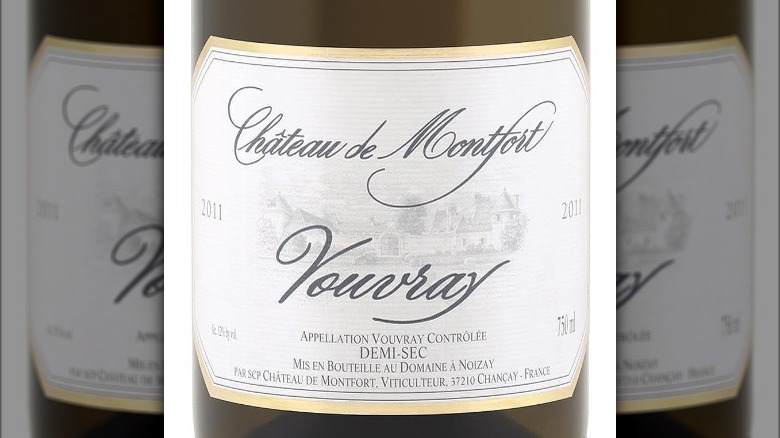 close up vouvray wine label