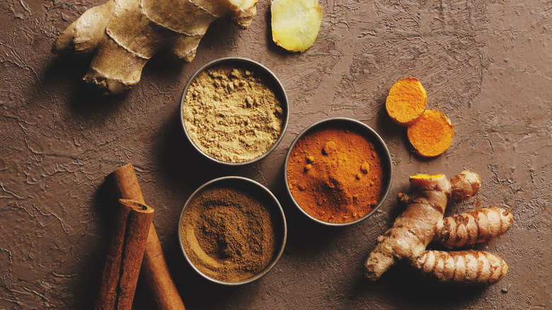 ginger turmeric and cinnamon powders