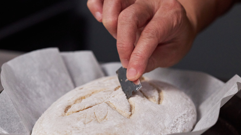 Sourdough scoring with razor