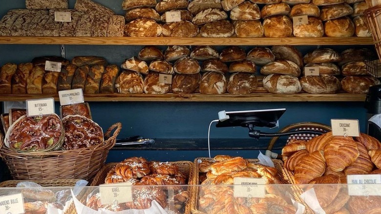 loaves of bread and rolls on shelves