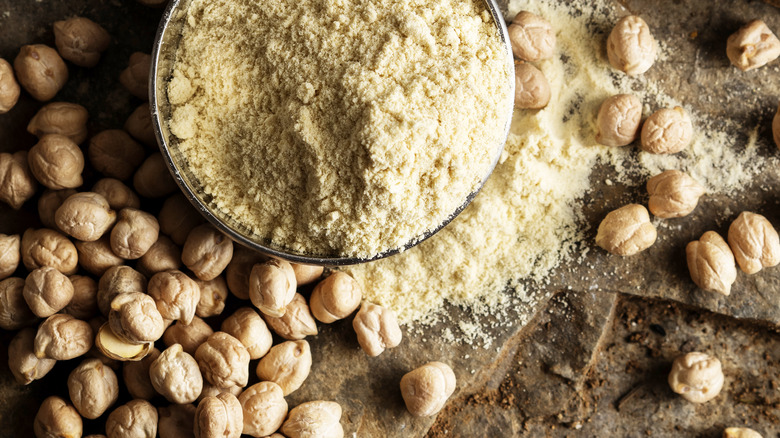 Chickpea flour with chickpeas