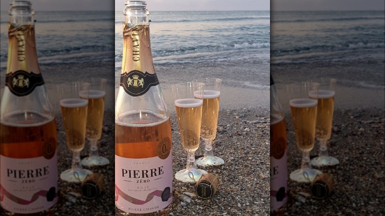 dealcoholized sparkling rose at beach