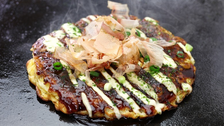 Okonomiyaki on teppan grill