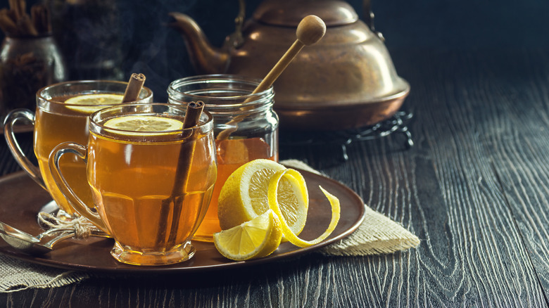 Hot tea Lemon, honey and cinnamon