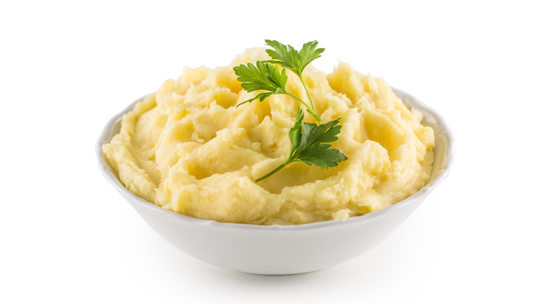 bowl of mashed potatoes