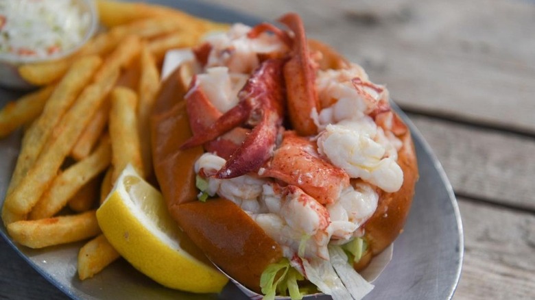 fresh lobster roll