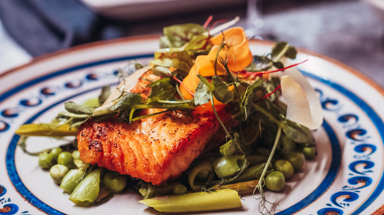 Salmon with pea purée 