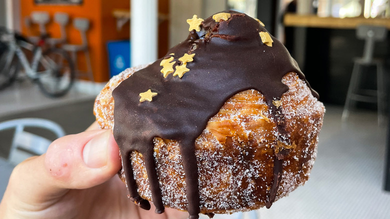 Boston cream cruffin