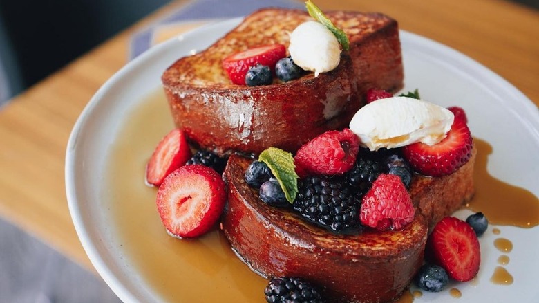 French toast and berries