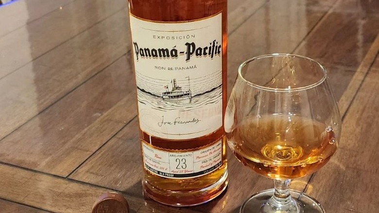 Panamá-Pacific Rum bottle