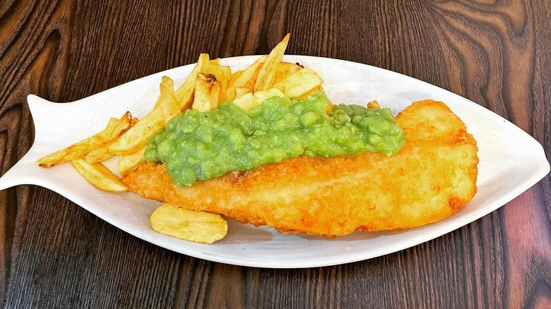 fish chips and mushy peas