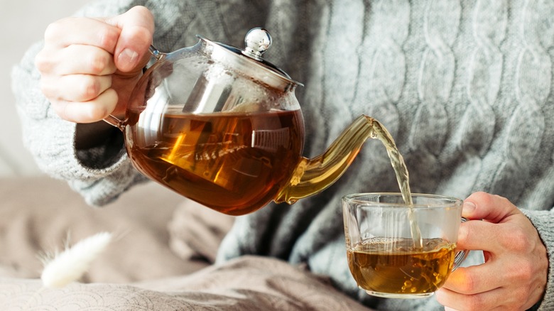 https://www.tastingtable.com/img/gallery/15-best-teapots-and-kettles-to-brew-the-perfect-cup/intro-1694034063.jpg
