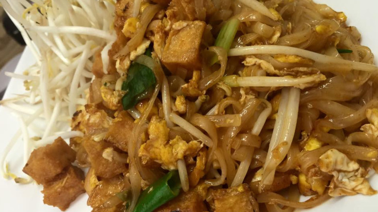 Pad Thai with sprouts