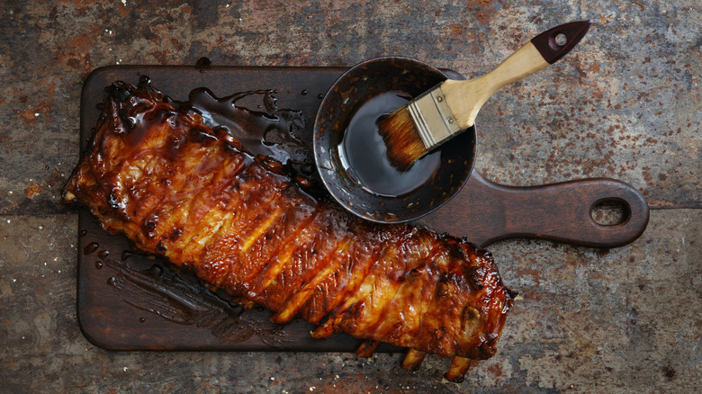 rack of ribs with sauce