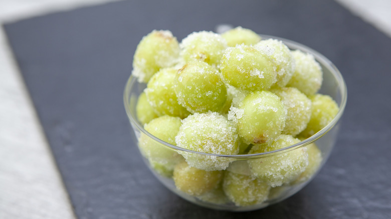 Sugar-coated frozen grapes