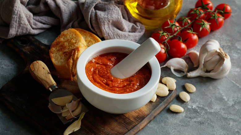 romesco mortar pestle almonds