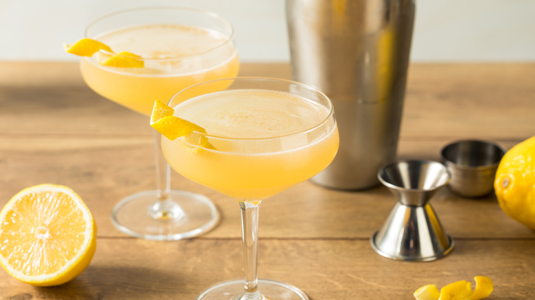 Corpse Reviver cocktails with lemon