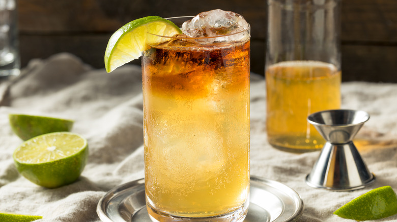 Dark 'n' Stormy cocktail