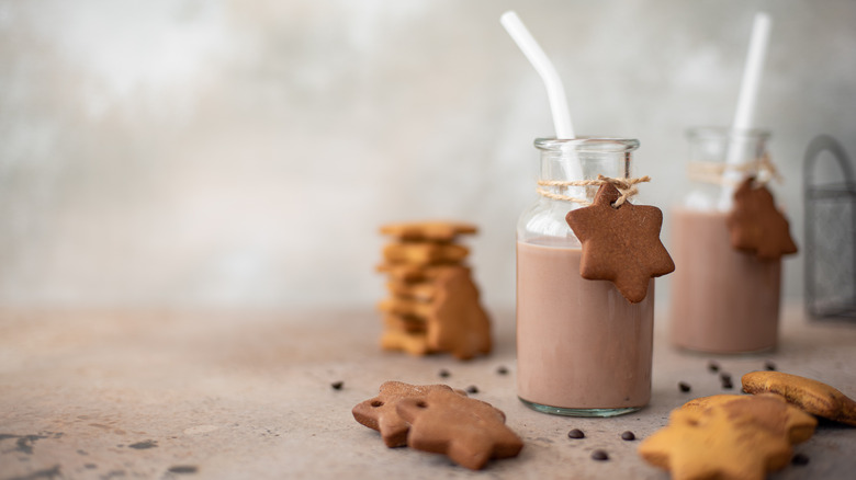 Gingerbread cookies with hot chocolate